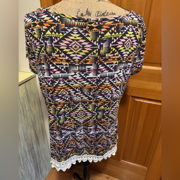 Hippie Rose Multicolor Geometric Short Sleeve Top - Picture 5 of 7